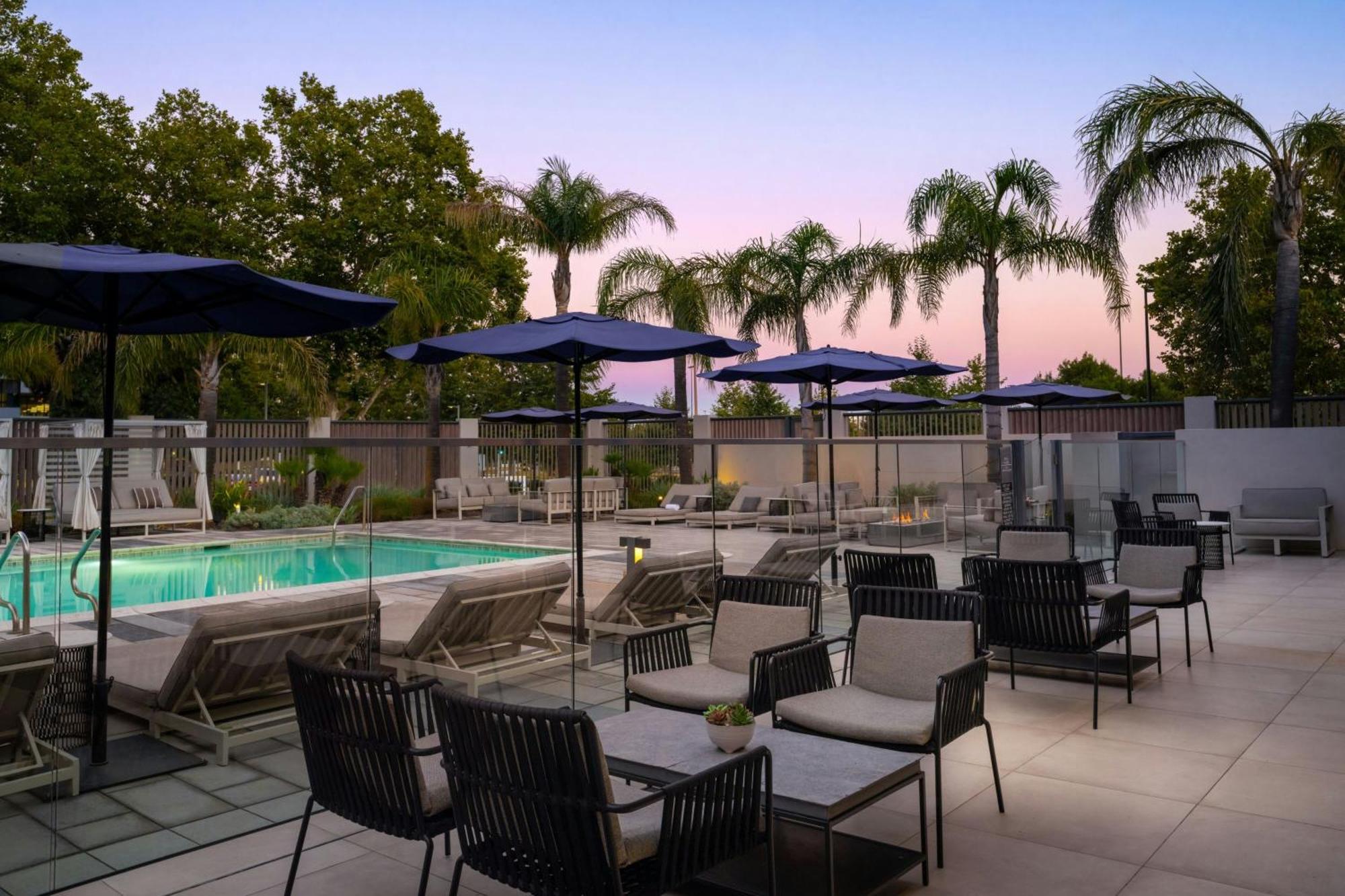 Ac Hotel By Marriott Pleasanton Exterior photo